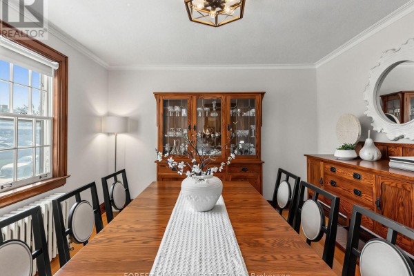 Dining room - 28 Castle Knock Road, Toronto, ON M5N2J4 Photo 5