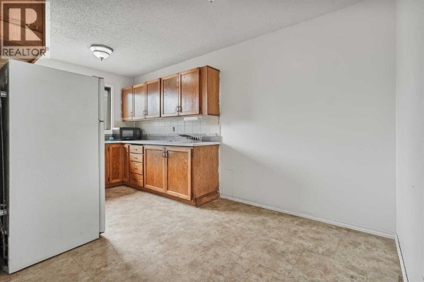 Kitchen - 28 Cayuga Crescent W, Lethbridge, AB T1K5H5 Photo 5