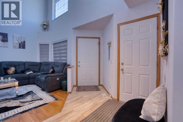 Living room - 28 Coral Springs Close Ne, Calgary, AB T3J3S4 Photo 2
