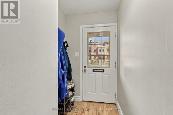 28 Crispin Private, Ottawa, ON K1K2T8 Photo 3