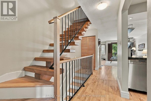 28 Crispin Private, Ottawa, ON K1K2T8 Photo 4