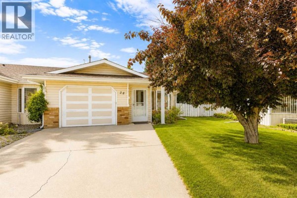 28 Dale Close, Red Deer, AB, photo 2
