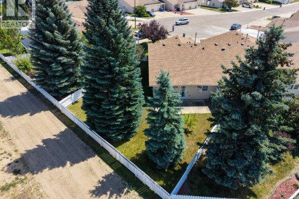Primary Bedroom - 28 Dale Close, Red Deer, AB T4R2L4 Photo 4