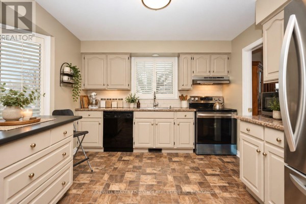 28 Dixon Crescent, Welland, ON L3C6P4 Photo 4