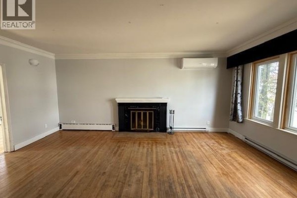 Living room - 28 Dufferin Street, Campbellton, NB E3N2N2 Photo 3
