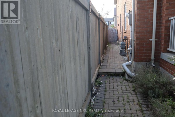 28 Dulverton Drive, Brampton, ON L7A0P3 Photo 5
