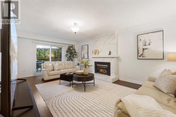 Bedroom 2 - 28 Dunvegan Drive, Richmond Hill, ON L4C6K1 Photo 4
