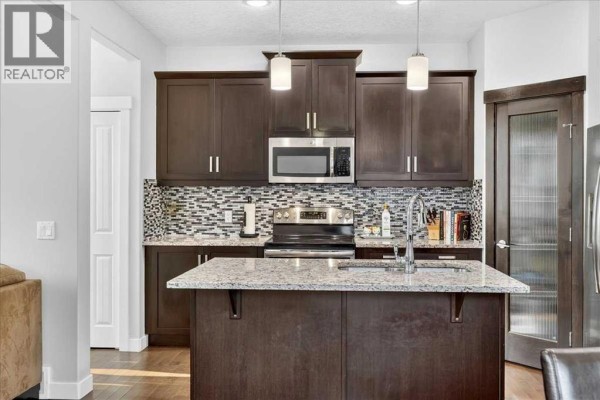 Foyer - 28 Evansborough Gate Nw, Calgary, AB T3P0M2 Photo 4