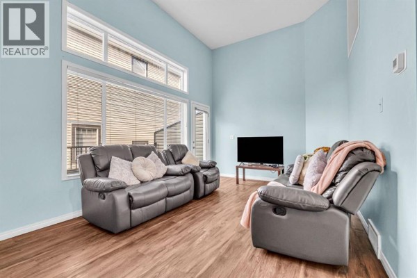 2pc Bathroom - 28 Everhollow Way Sw, Calgary, AB T2Y5B4 Photo 3