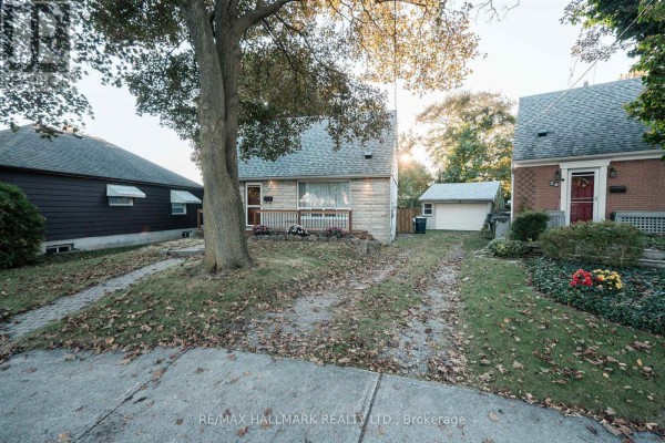 Primary Bedroom - 28 Finsbury Crescent, Toronto, ON M8W2H7 Photo 3