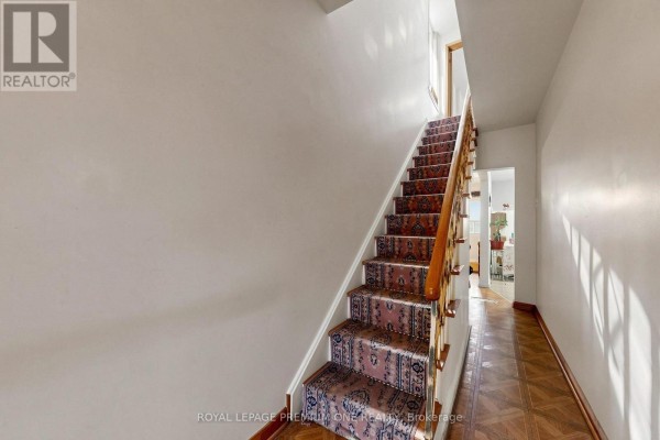 Kitchen - 28 Garden Avenue, Toronto, ON M6R1H6 Photo 3
