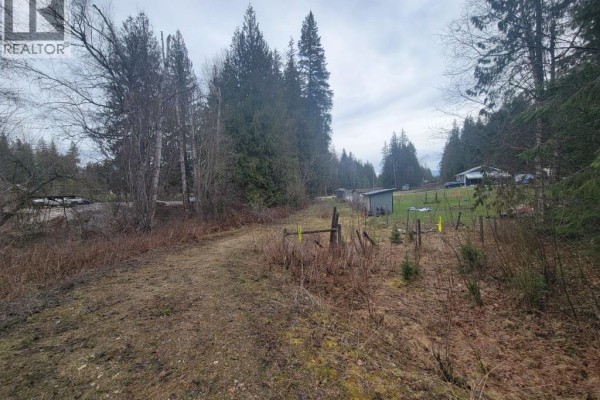 28 Gardom Lake Road, Enderby, BC V0E1V3 Photo 5