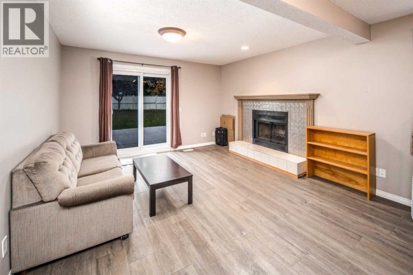 Dining room - 28 Hawkcliff Place Nw, Calgary, AB T3G2S2 Photo 4