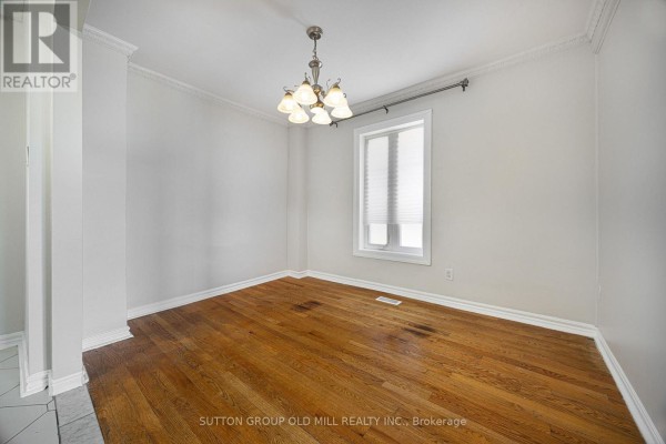 Kitchen - 28 Holwood Avenue, Toronto, ON M6M1P5 Photo 4
