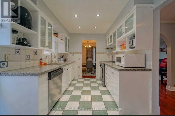 Partial bathroom - 28 Junewood Crescent, Brampton, ON L6S3T6 Photo 5