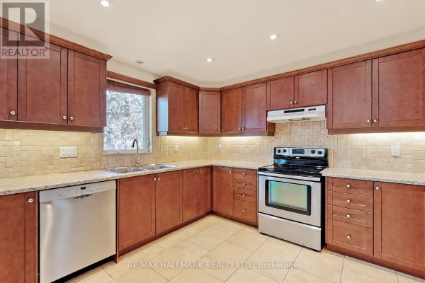 Kitchen - 28 Lake Avenue, Richmond Hill, ON L4E3G3 Photo 2