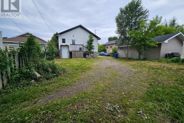28 Lakeshore Drive, North Bay, ON P1A2A2 Photo 5