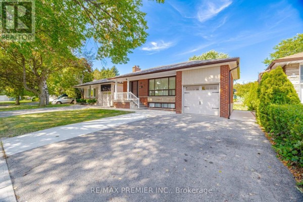 Living room - 28 Landron Crescent, Toronto, ON M9P1K7 Photo 4