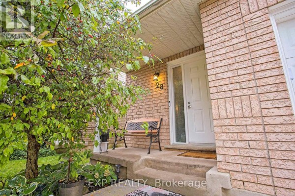 28 Maria Street, St  Catharines, ON, photo 2