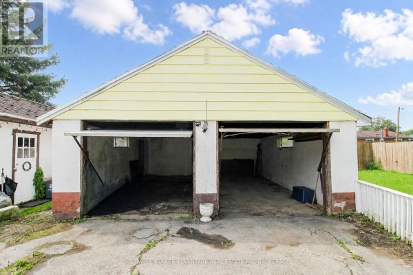 Two-car garage with adjacent door - 28 Marshall Avenue Welland