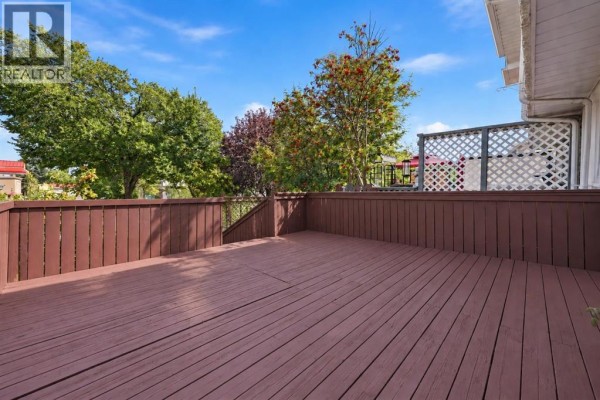 Living room - 28 Martinglen Way Ne, Calgary, AB T3J3H9 Photo 5