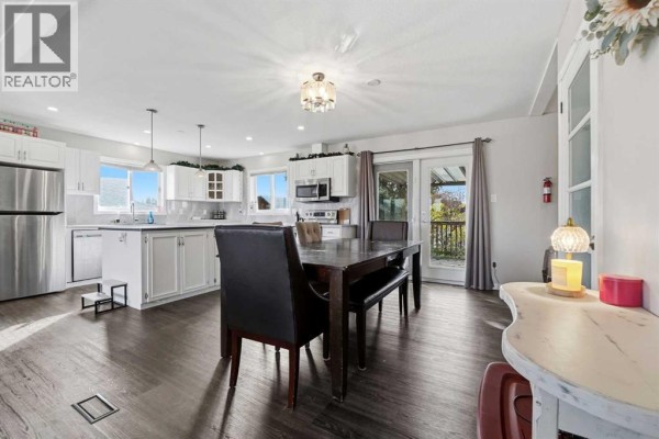 3pc Bathroom - 28 Newlands Avenue, Red Deer, AB T4P1Z9 Photo 5