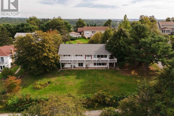 Foyer - 28 Oakview Drive, Chester, NS B0J1J0 Photo 4