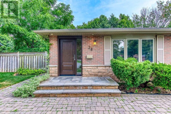28 Osborne Crescent, Oakville, ON, photo 3