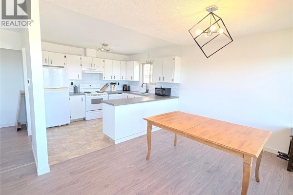 Living room - 28 Riley Pl, Nanaimo, BC V9T5B9 Photo 4