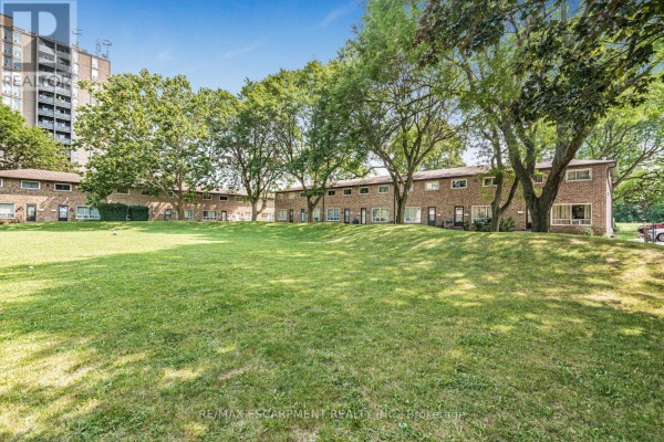 28 Riverdale Drive, Hamilton, ON, photo 2