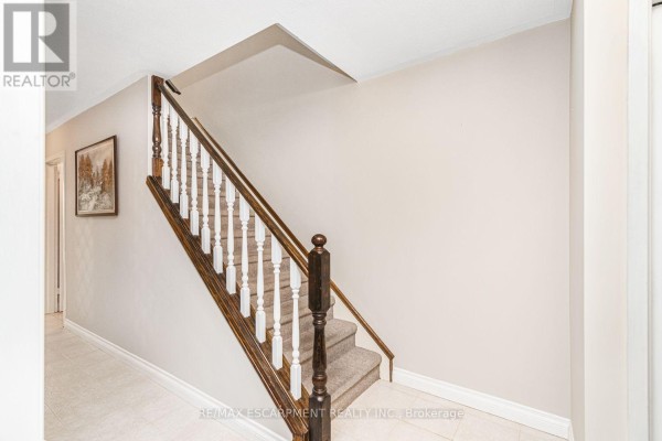 28 Riverdale Drive, Hamilton, ON, photo 3