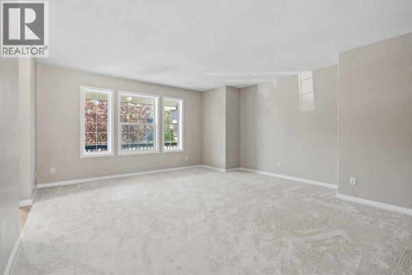 Living room - 28 Saddlebrook Gardens Ne, Calgary, AB T3J5M6 Photo 4