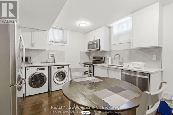 Kitchen - 28 Sheldon Drive, Ajax, ON L1T4K7 Photo 3
