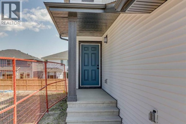 2pc Bathroom - 28 Southborough Bay, Cochrane, AB T4C3J8 Photo 4