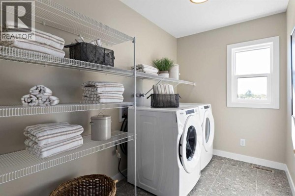 Living room - 28 Southborough Lane, Cochrane, AB T2C5H9 Photo 5