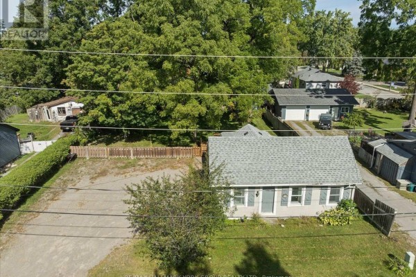 Primary Bedroom - 28 St James Street, Georgina, ON L0E1R0 Photo 3