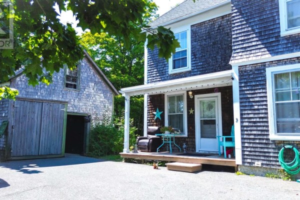 28 St. Andrews Street, Bridgewater, NS B4V1N8 Photo 3