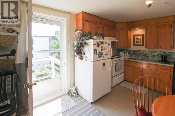 28 St. Andrews Street, Bridgewater, NS B4V1N8 Photo 4