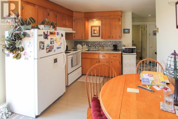 28 St. Andrews Street, Bridgewater, NS B4V1N8 Photo 5
