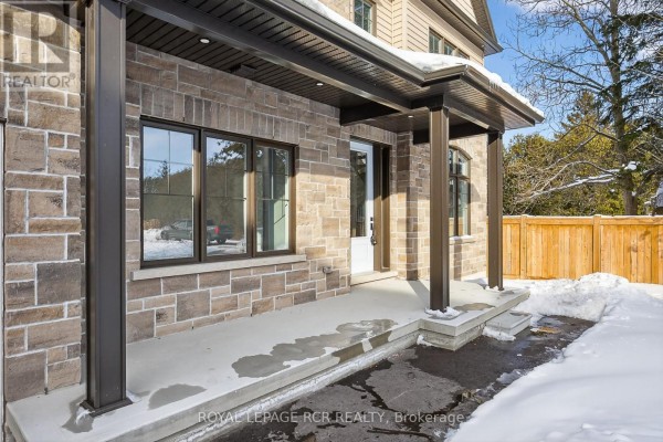 Mud room - 28 St. George Street, Georgina, ON L0E1L0 Photo 4