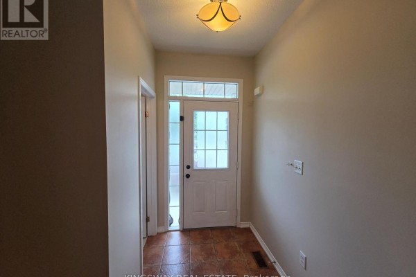 28 Tidemore Heights, Hamilton, ON, photo 3