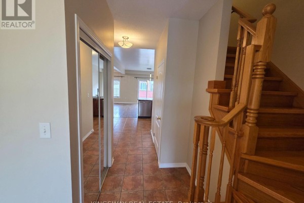 Primary Bedroom - 28 Tidemore Heights, Hamilton, ON L8E0B7 Photo 4