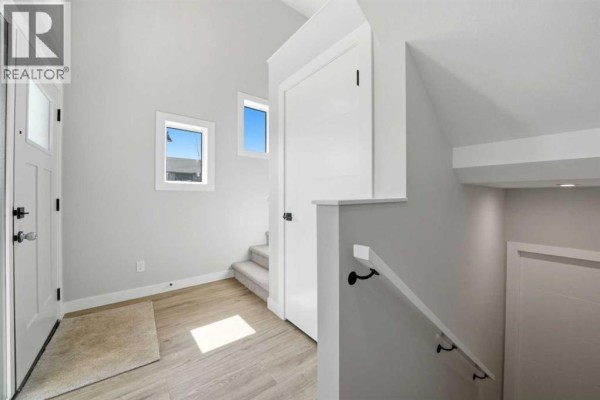 Dining room - 28 Tipping Avenue, Red Deer, AB T4P0Y9 Photo 2