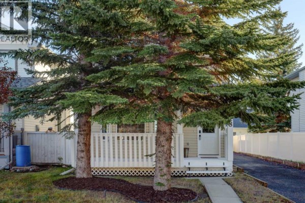 Foyer - 28 Woodside Circle Nw, Airdrie, AB T4B2H8 Photo 3