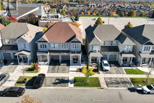 Kitchen - 28 Zanetta Crescent, Brampton, ON L6Y6A2 Photo 3
