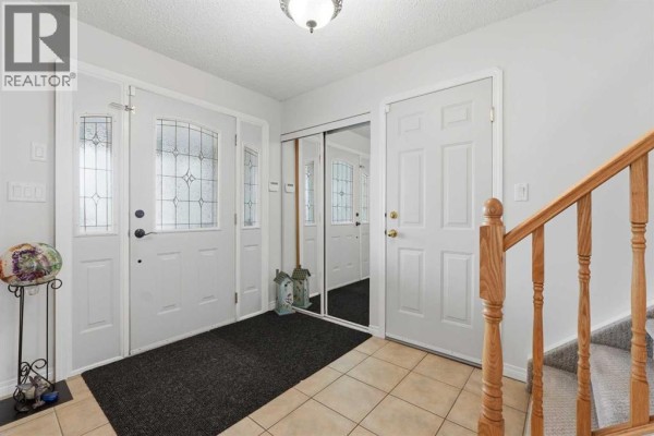 Foyer - 280 Barrett Drive, Red Deer, AB T4R1H9 Photo 4