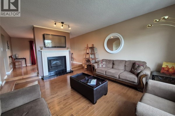 Dining room - 280 Hayes Drive, Swift Current, SK S9H4H1 Photo 4