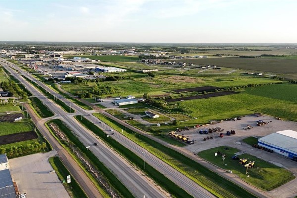 280 Pth 12 Highway, Steinbach, MB R5G1T6 Photo 3