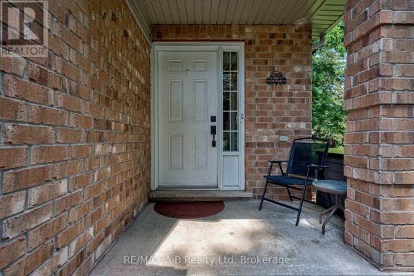 Living room - 280 Railway Avenue, Stratford, ON N5A2J4 Photo 5
