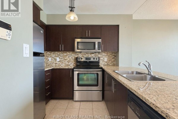 Kitchen - 2802 - 208 Enfield Place, Mississauga, ON L5B0G8 Photo 3